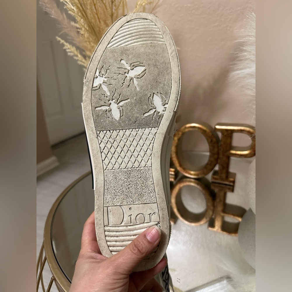 Dior White and Gray High-Top Sneakers with Logo Pattern - Picture 8 of 15